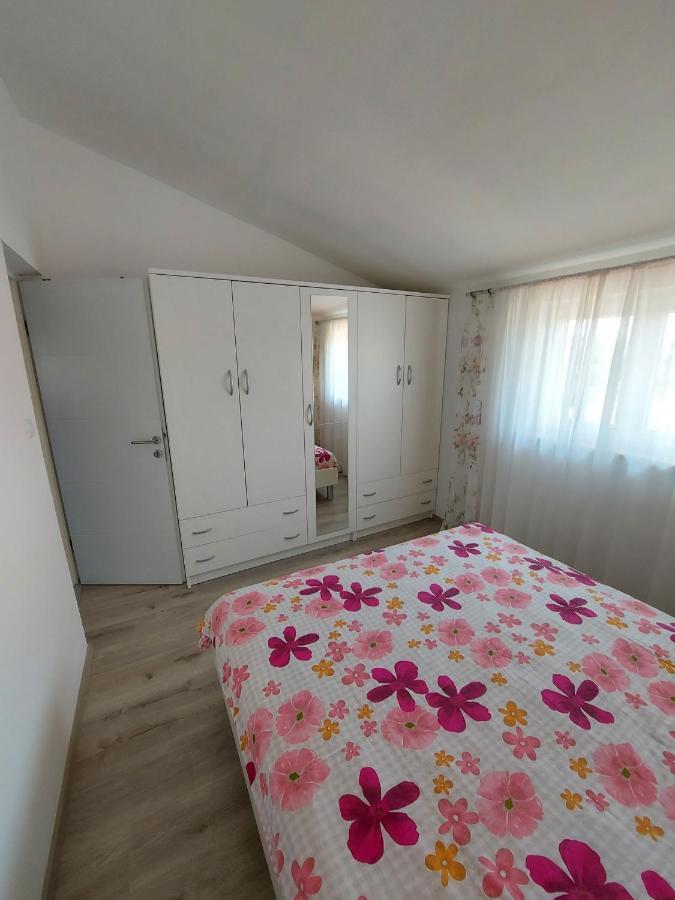 Apartman Ana Štinjan Exterior foto