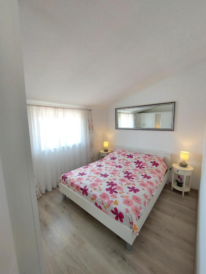 Apartman Ana Štinjan Exterior foto